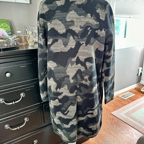 Apt. 9 Longline Cardigan Sweater Jacket Medium Gray Black Camo Print Normcore - Picture 3 of 16
